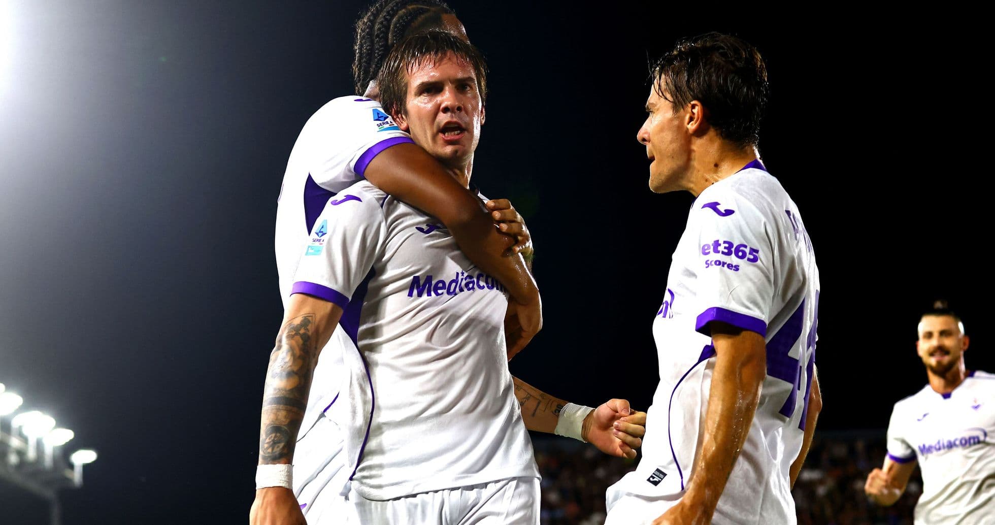 Jugadores de la Fiorentina celebrando un gol