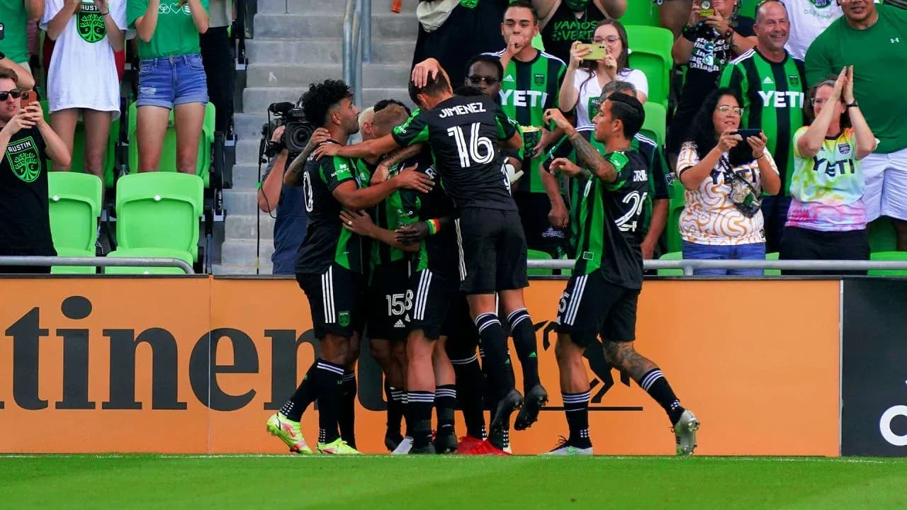 Jugadores de Austin celebrando un gol