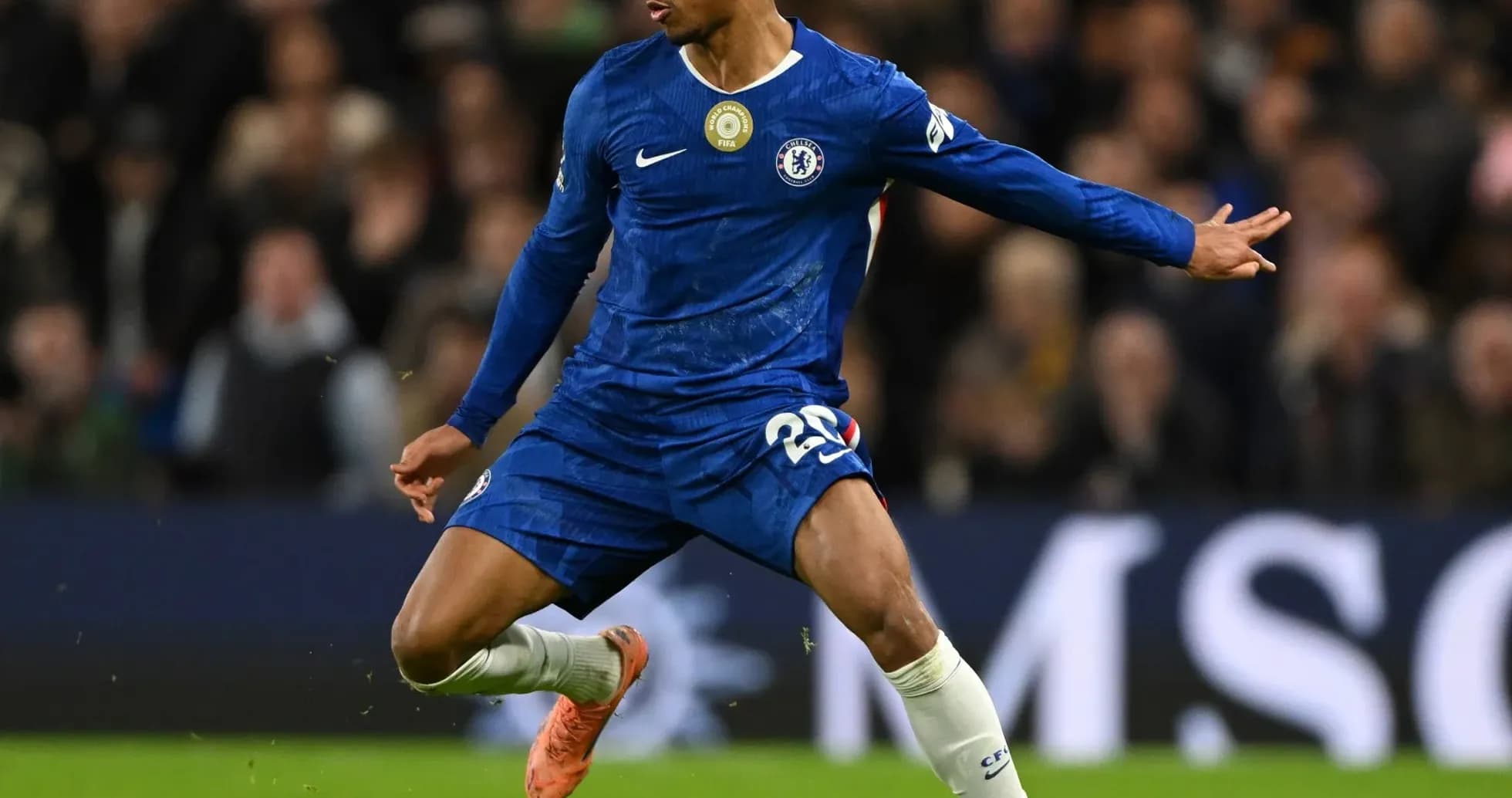 Jugador de Chelsea en acción durante el partido