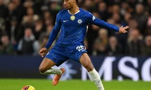 Jugador de Chelsea en acción durante el partido