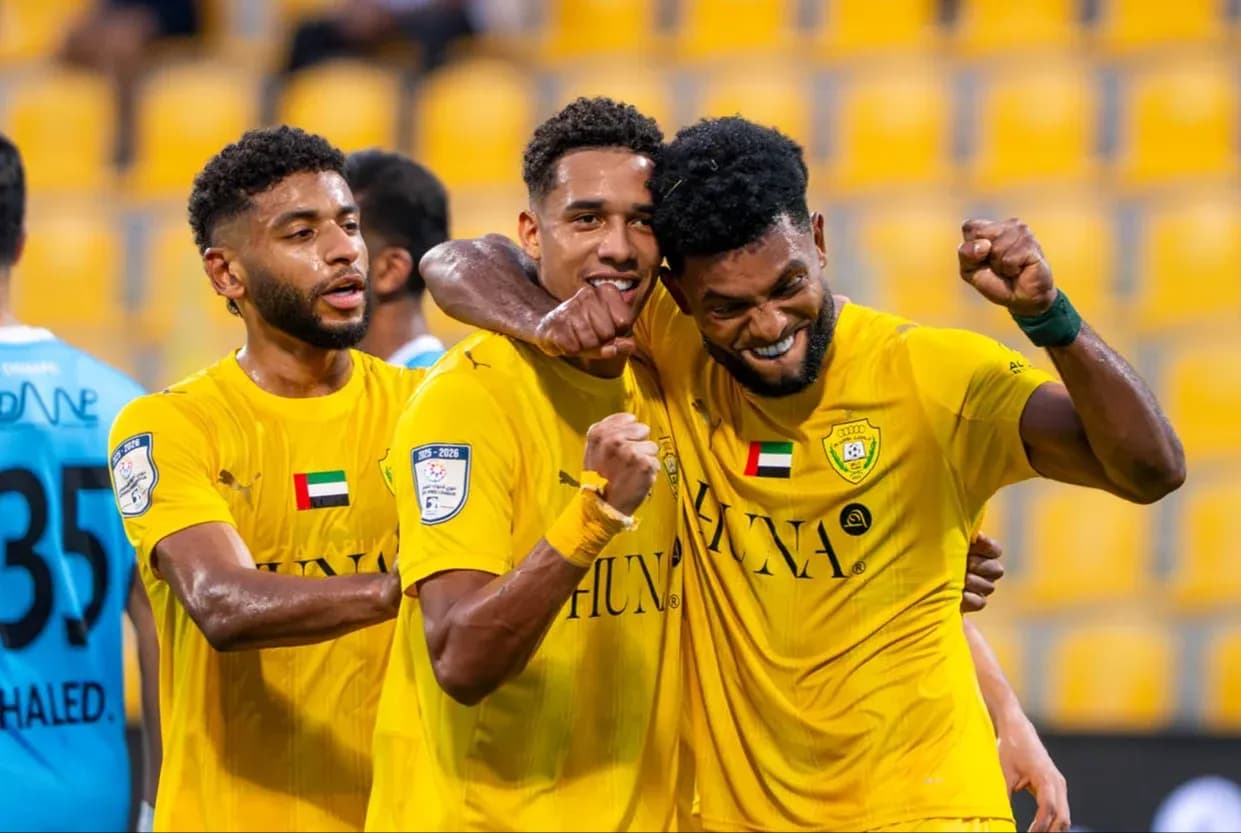 Jugadores de Al Dhafra celebrando un gol