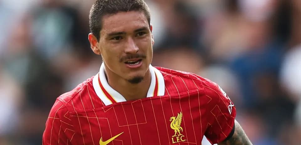Jugador de Liverpool corriendo durante un partido