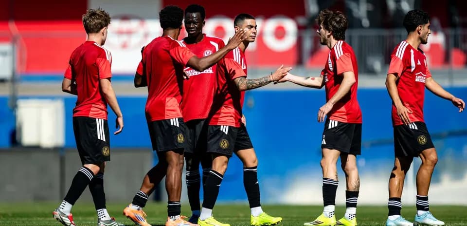 Jugadores de Atlanta United celebrando un gol