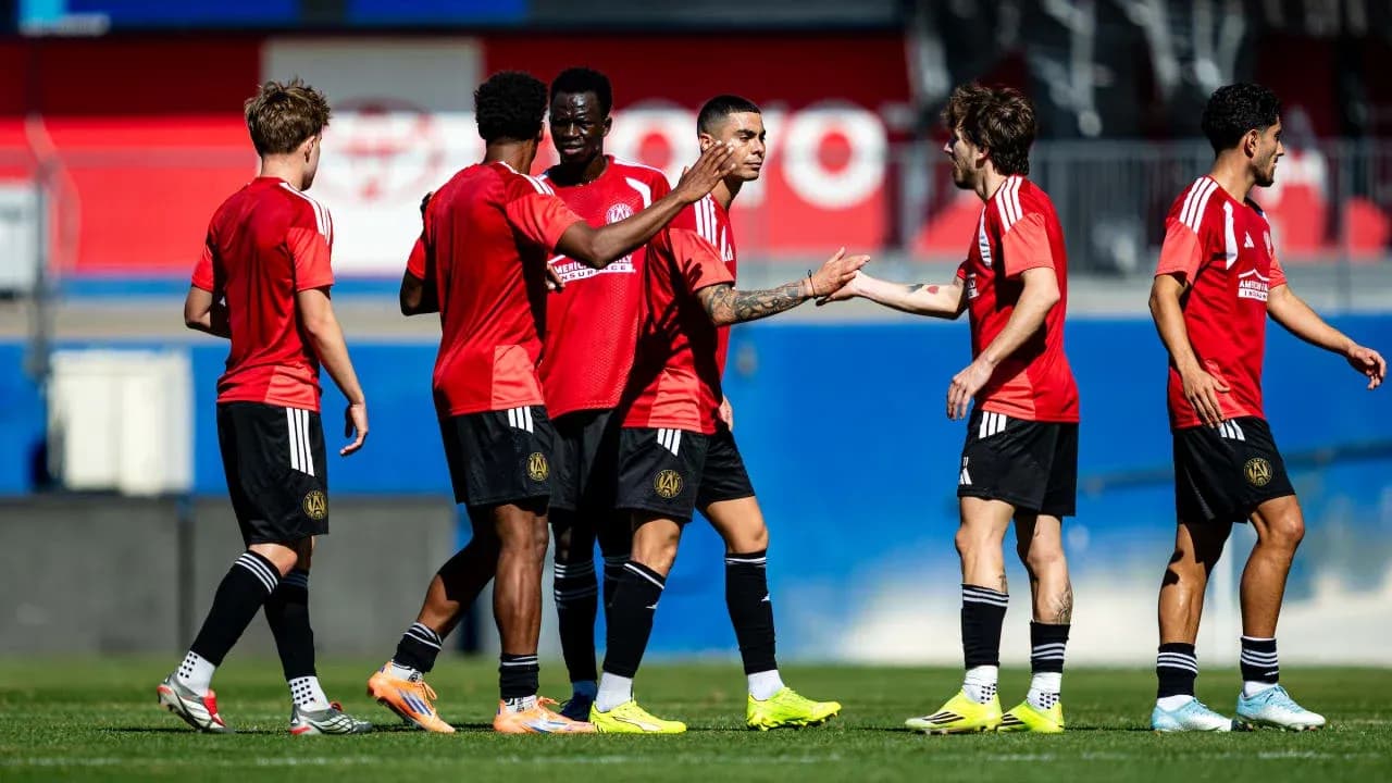 Jugadores de Atlanta United celebrando un gol