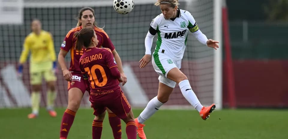 Jugadora de Sassuolo W en acción durante el partido