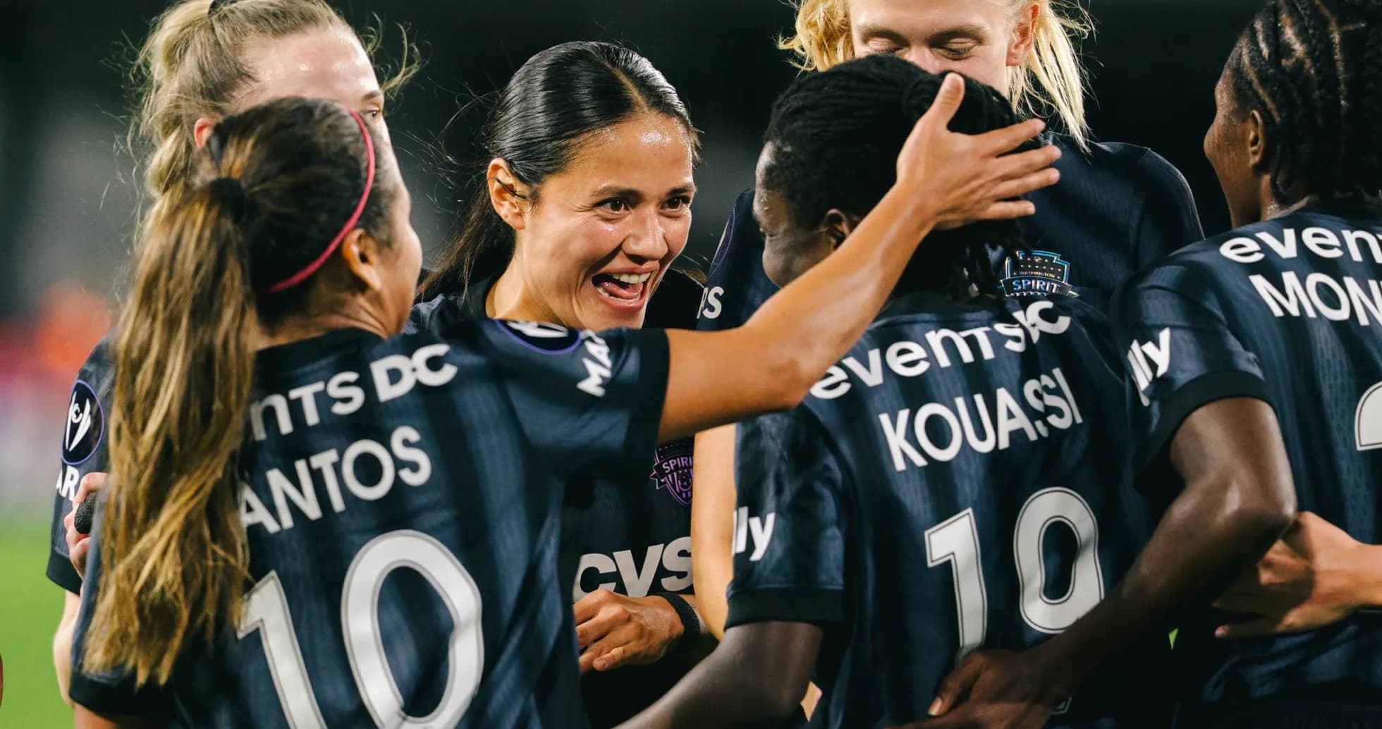 Jugadoras del Washington Spirit celebrando un gol