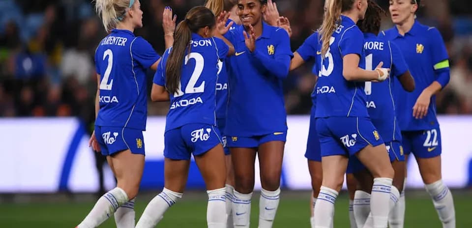 Jugadoras celebrando un gol en el partido