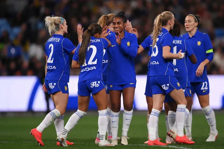Jugadoras celebrando un gol en el partido
