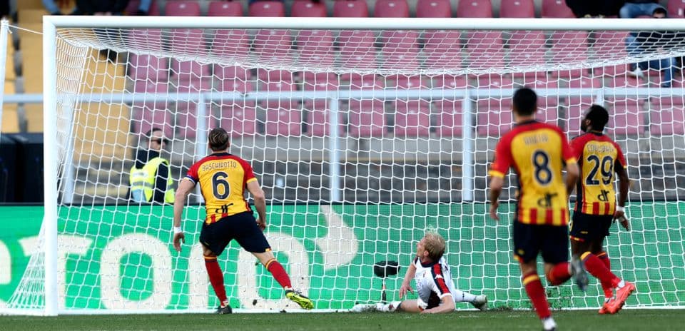 Gol de Lecce contra Genoa en Serie A