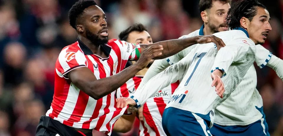 Jugadores de Athletic Club compitiendo en el partido