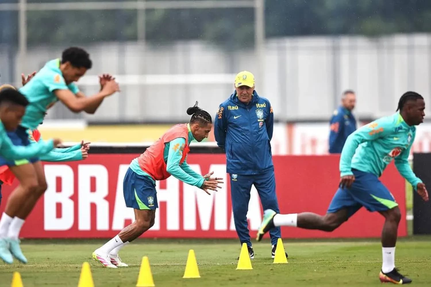 Jugadores de Brasil entrenando para el Mundial
