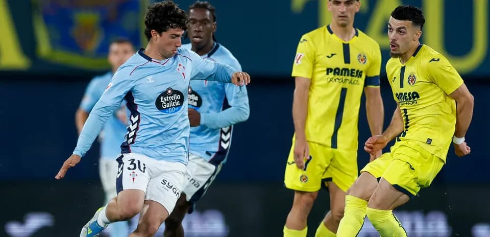 Jugadores de Villarreal y Celta Vigo en acción