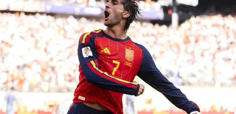Jugador de España celebrando un gol en partido
