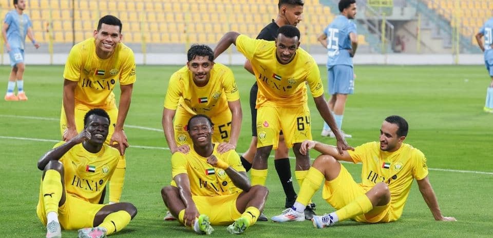 Jugadores de Al Wahda U23 celebrando en el campo