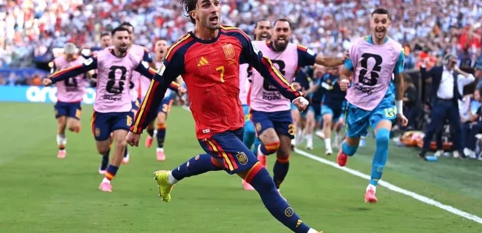 Jugador de España celebrando un gol en el partido