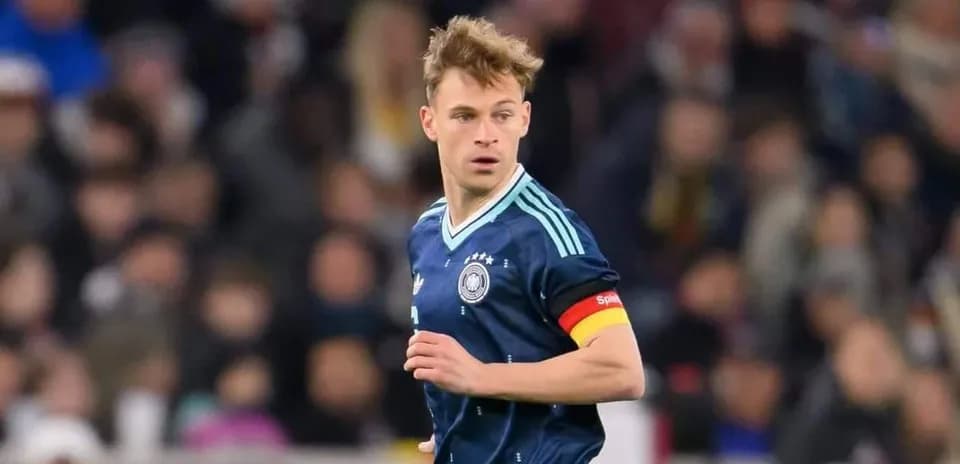 Jugador de Alemania corriendo en partido internacional