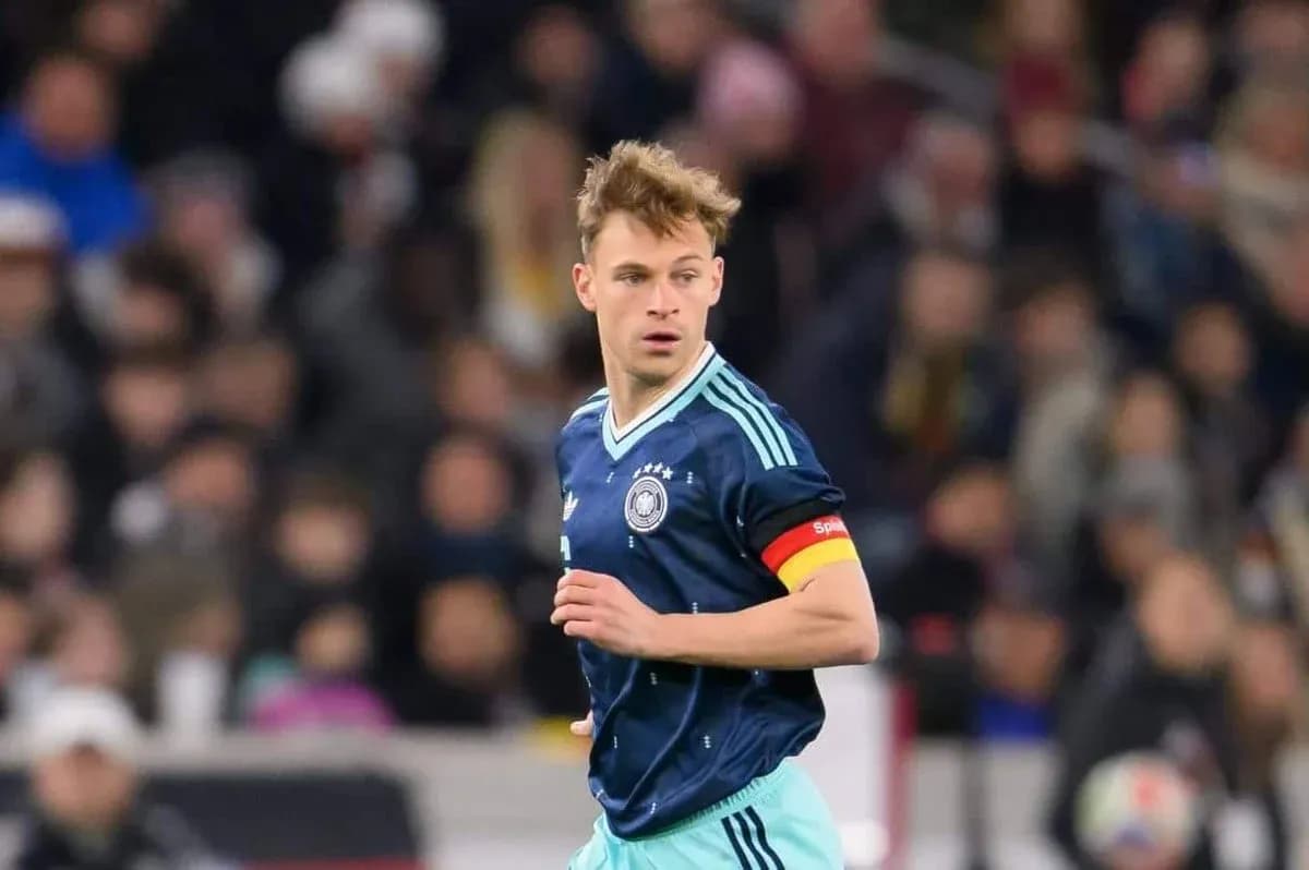 Jugador de Alemania corriendo en partido internacional