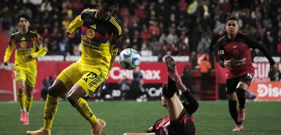 Jugador de Club América durante el partido