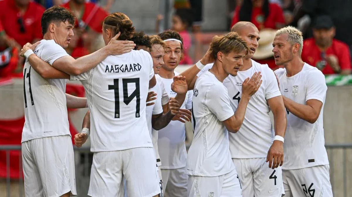 Jugadores de equipo celebrando un gol en partido