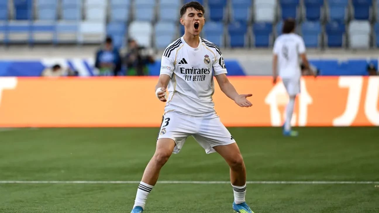 Jugador de Real Madrid celebrando en el campo