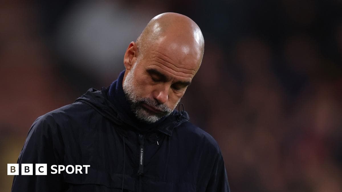 Entrenador con expresión seria durante el partido