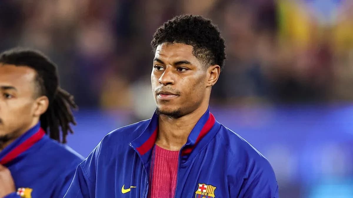 Jugador del FC Barcelona en el campo antes del partido