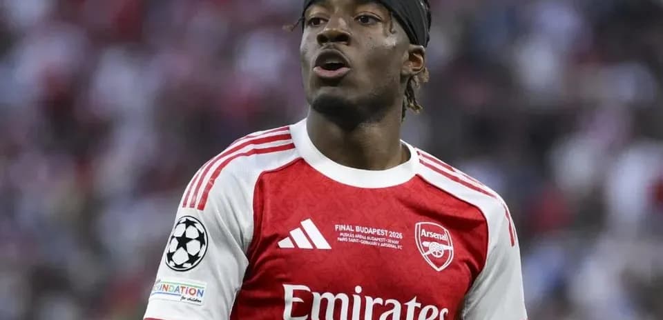 Jugador de Arsenal en acción durante partido