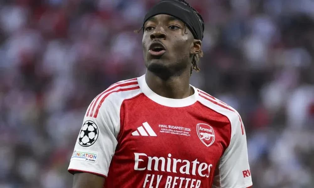 Jugador de Arsenal en acción durante partido