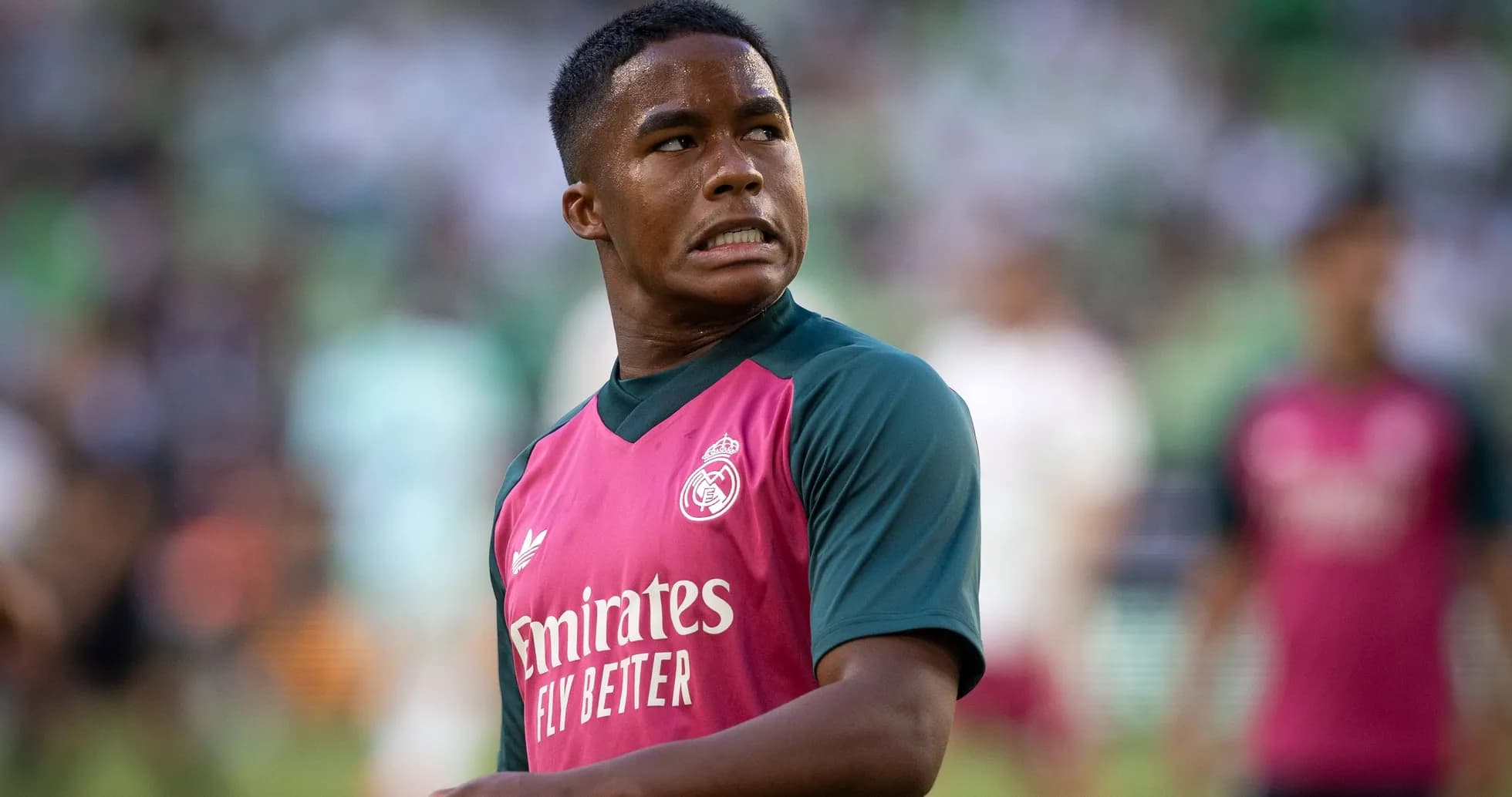 Jugador de Real Madrid en calentamiento previo al partido
