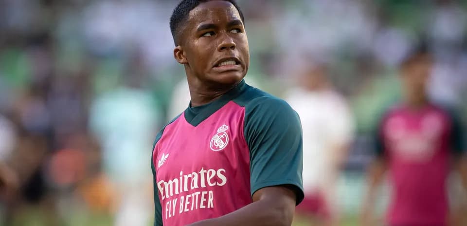 Jugador de Real Madrid en calentamiento previo al partido