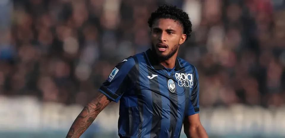 Jugador de Atalanta en acción durante el partido