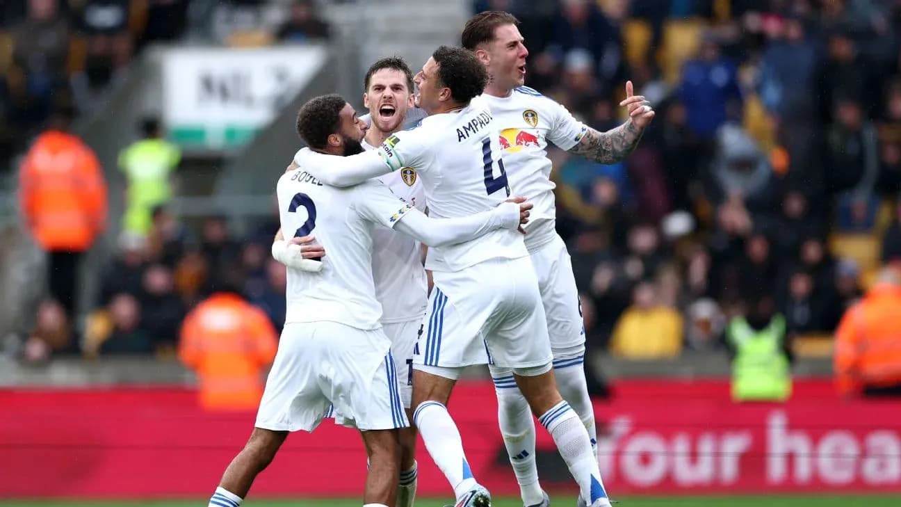 Jugadores de Leeds celebrando un gol