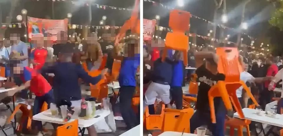 Personas lanzando sillas en un bar concurrido