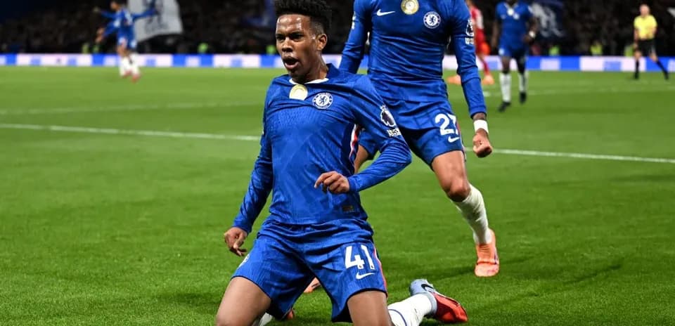 Jugador de Chelsea celebrando un gol