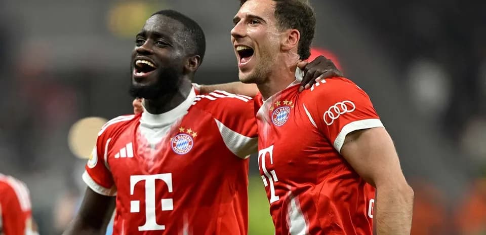 Jugadores de Bayern Múnich celebrando en el campo