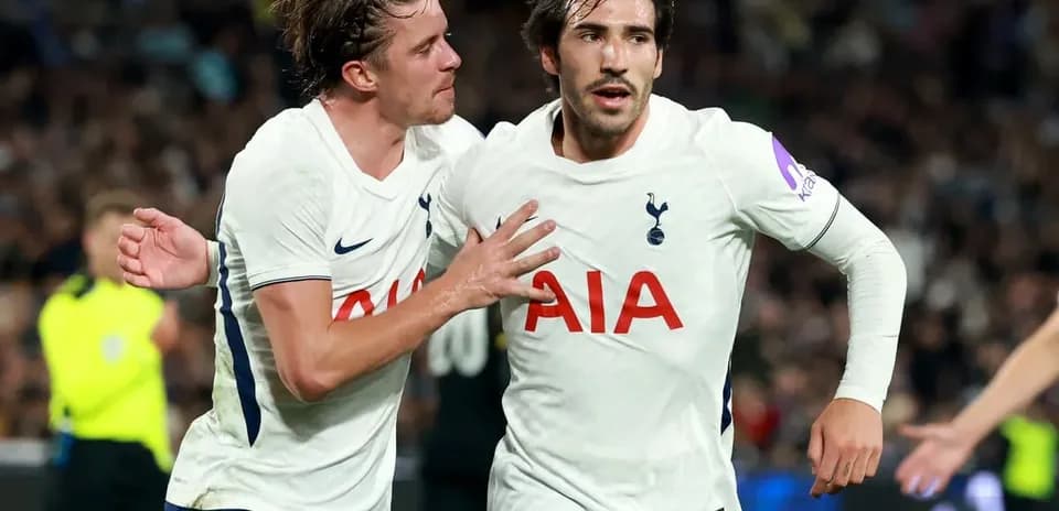 Jugadores de Tottenham celebrando un gol en partido