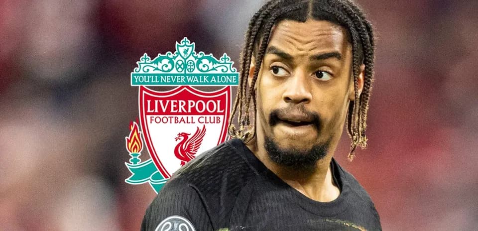 Jugador de Liverpool en acción durante el partido