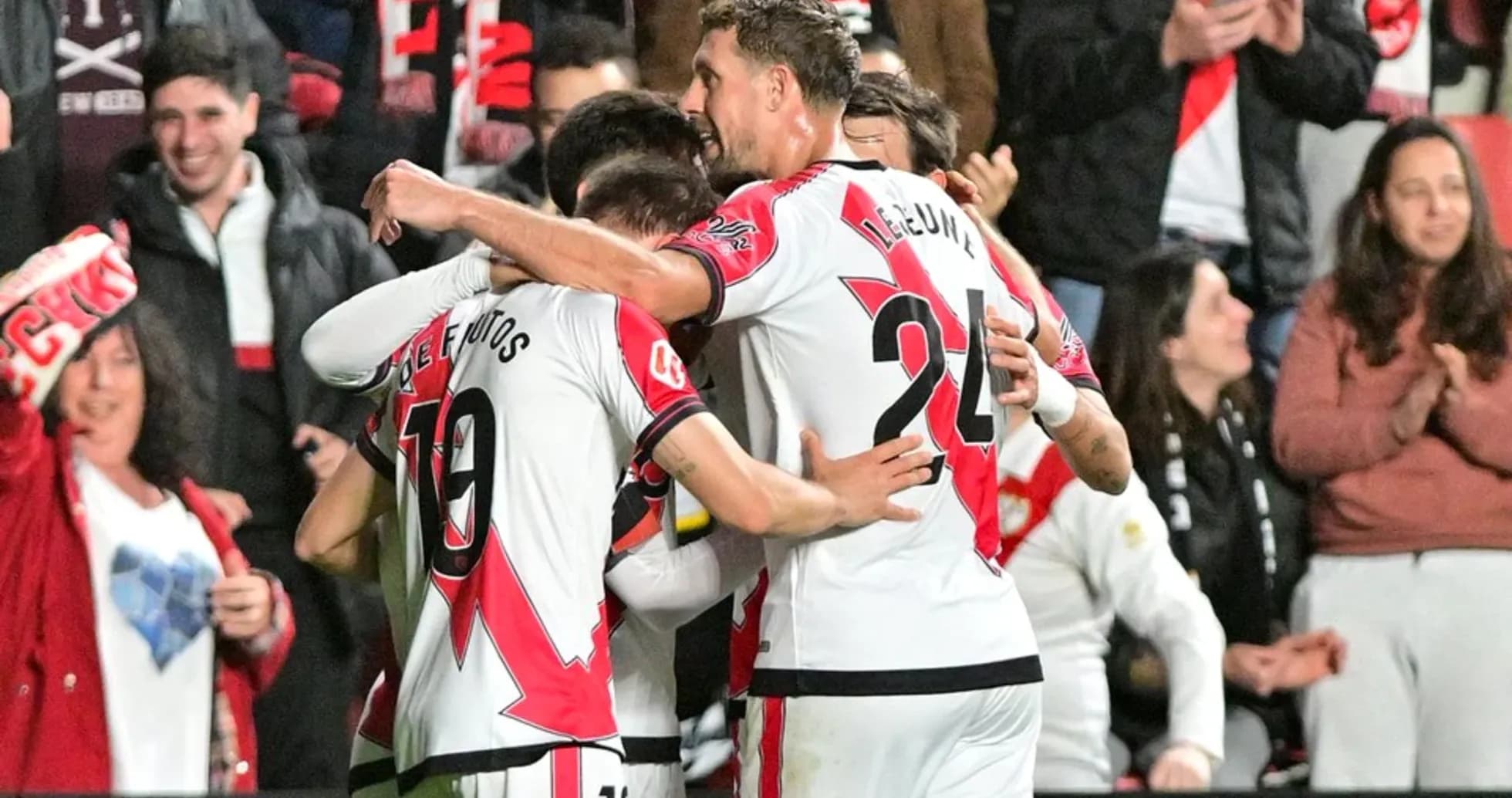 Jugadores de Rayo Vallecano celebrando un gol