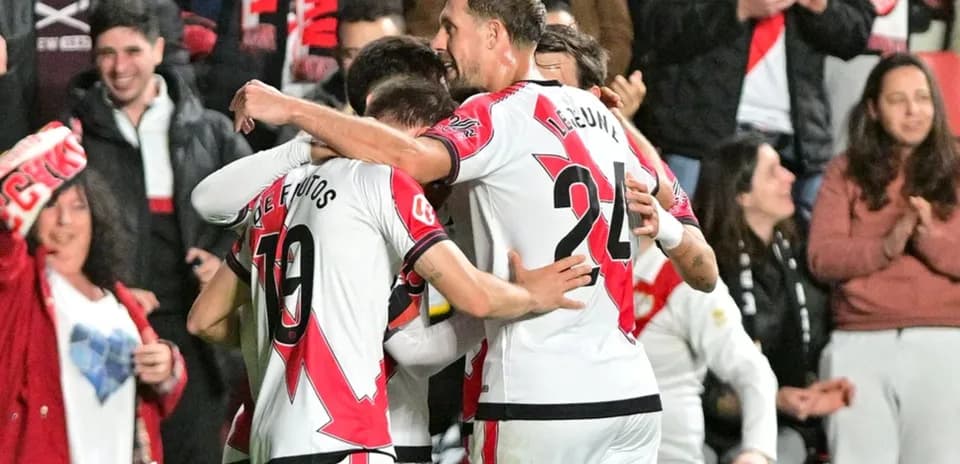 Jugadores de Rayo Vallecano celebrando un gol