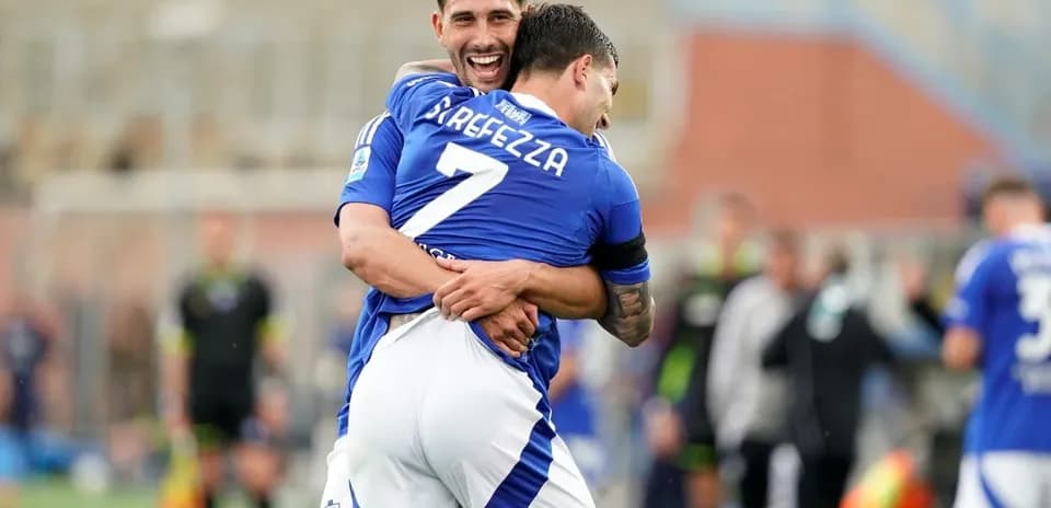 Jugadores de Como celebrando un gol