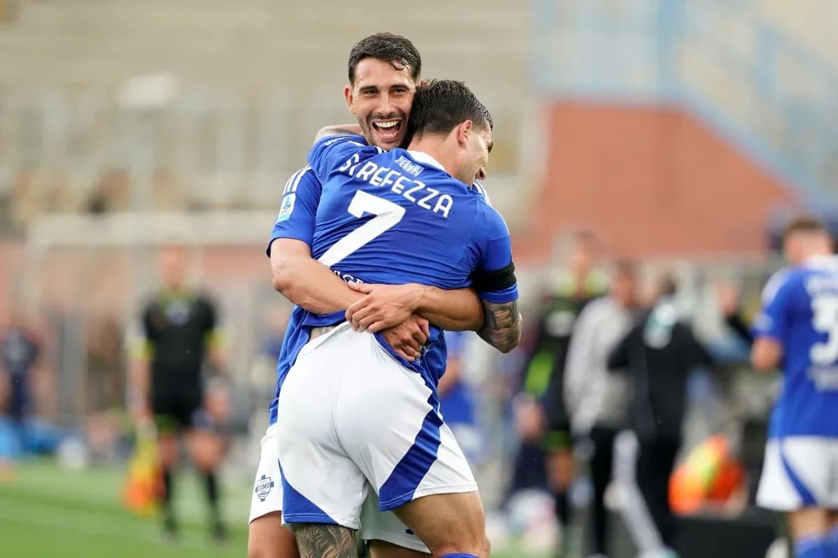 Jugadores de Como celebrando un gol