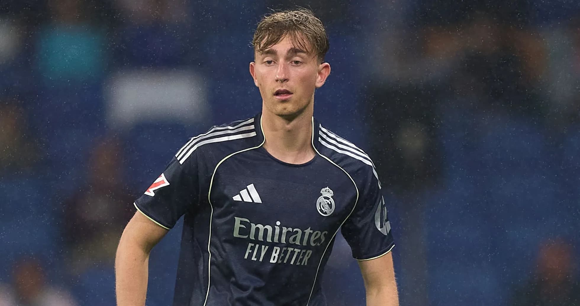 Jugador de Real Madrid en el campo durante un partido