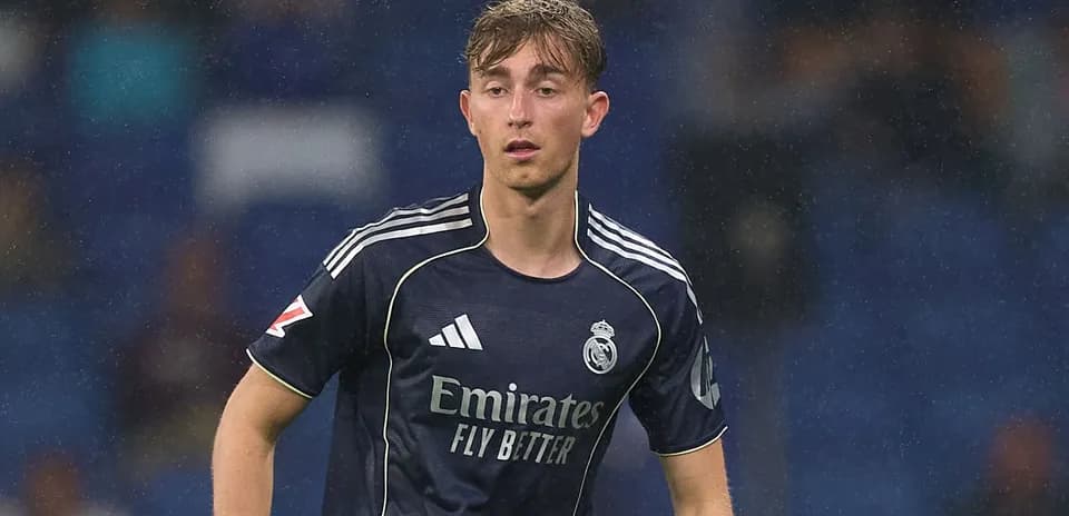 Jugador de Real Madrid en el campo durante un partido
