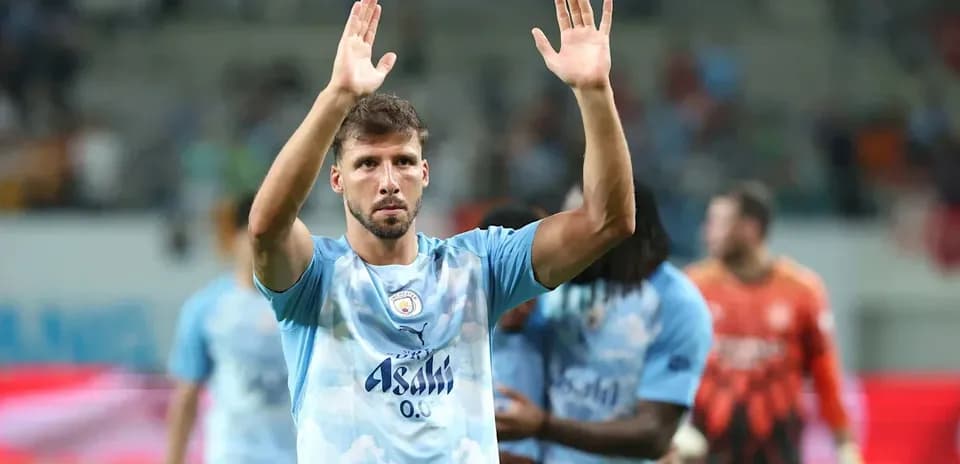 Jugador de Manchester City saludando al público