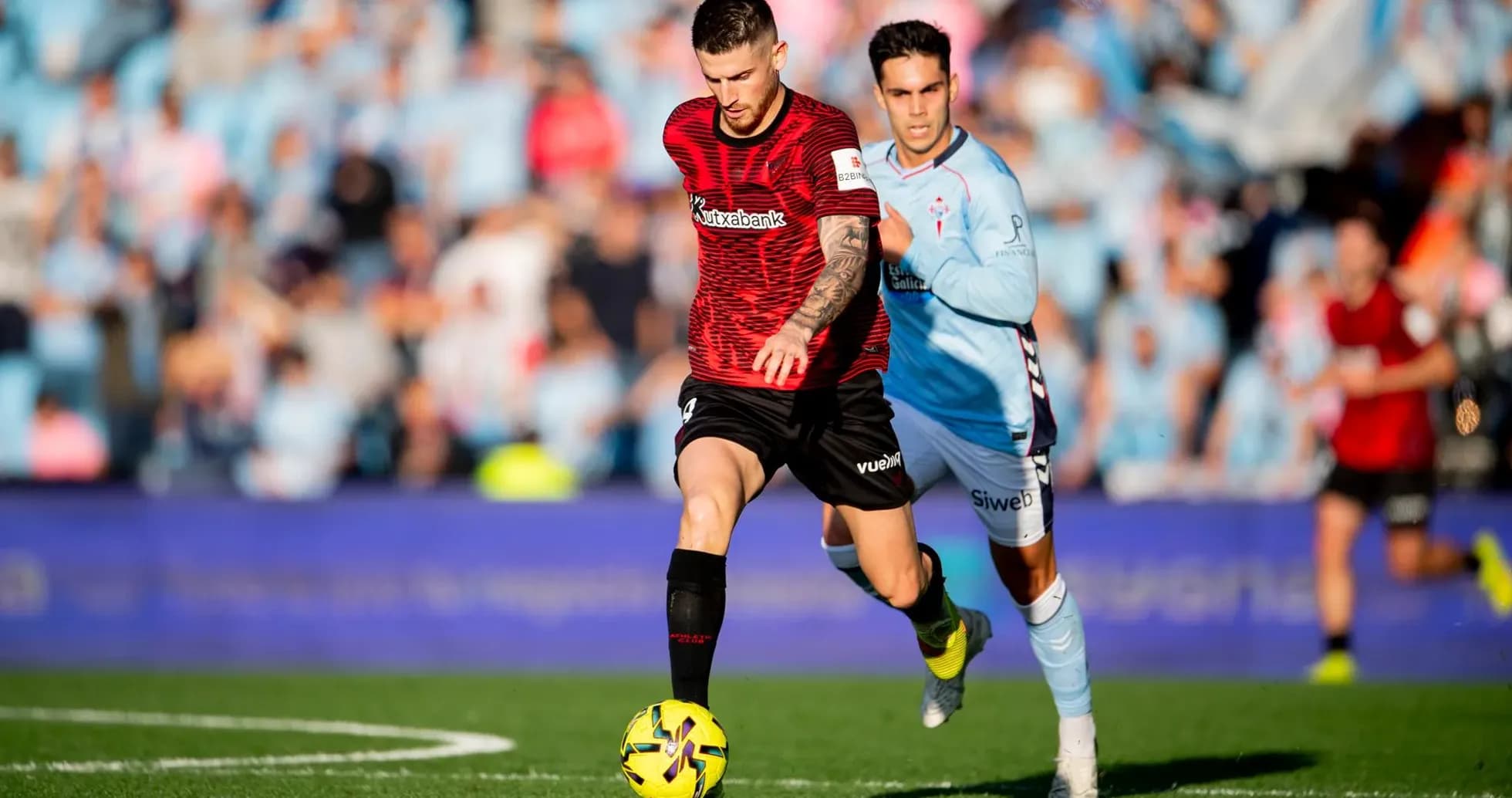 Jugador de Athletic Club en acción contra Celta Vigo