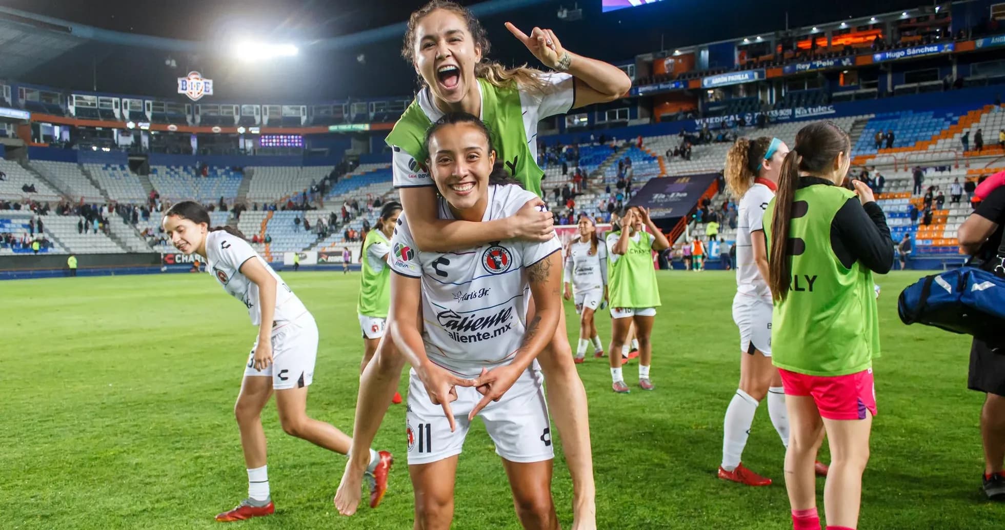 Jugadoras de Tijuana celebrando victoria en el partido