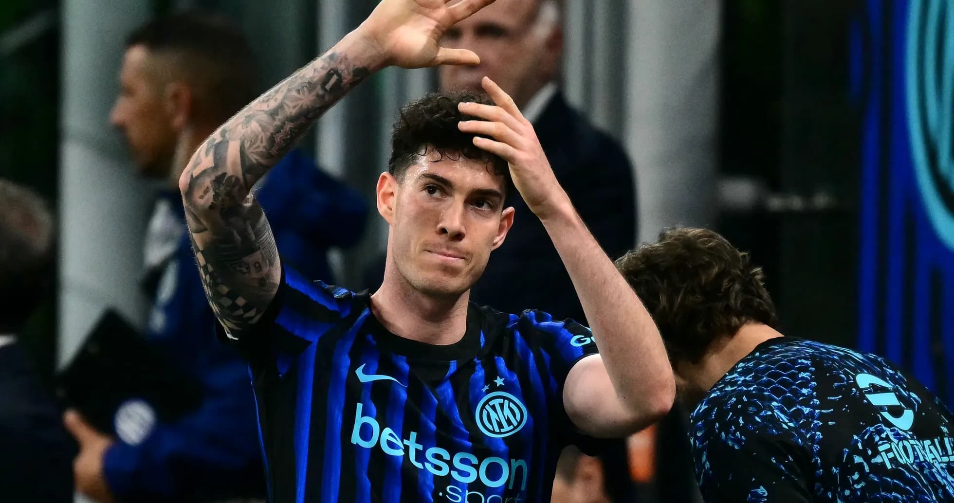 Jugador de Inter de Milán saludando a la afición