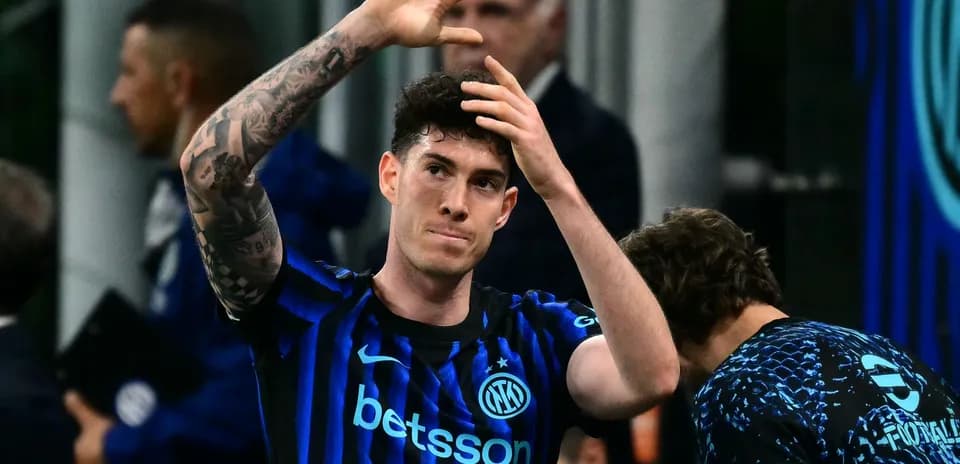 Jugador de Inter de Milán saludando a la afición