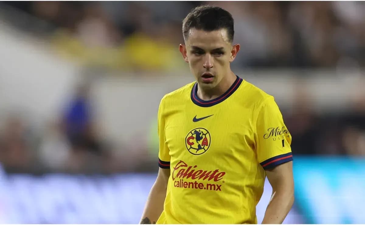 Jugador de Club América en acción durante el partido