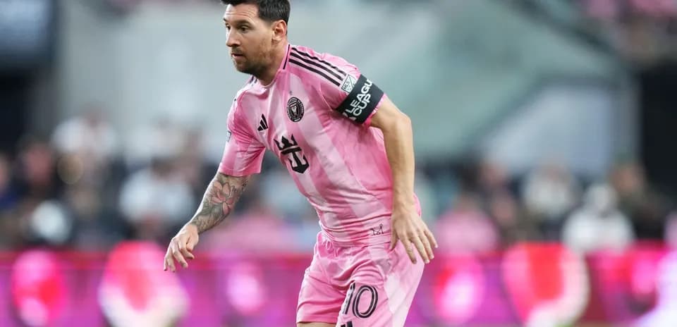 Lionel Messi jugando para Inter Miami en el campo